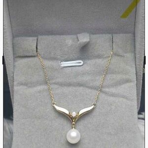 Elegant Gold Pearl Necklace